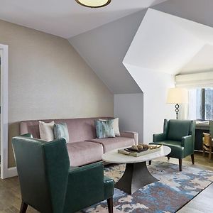 Grand King Suite